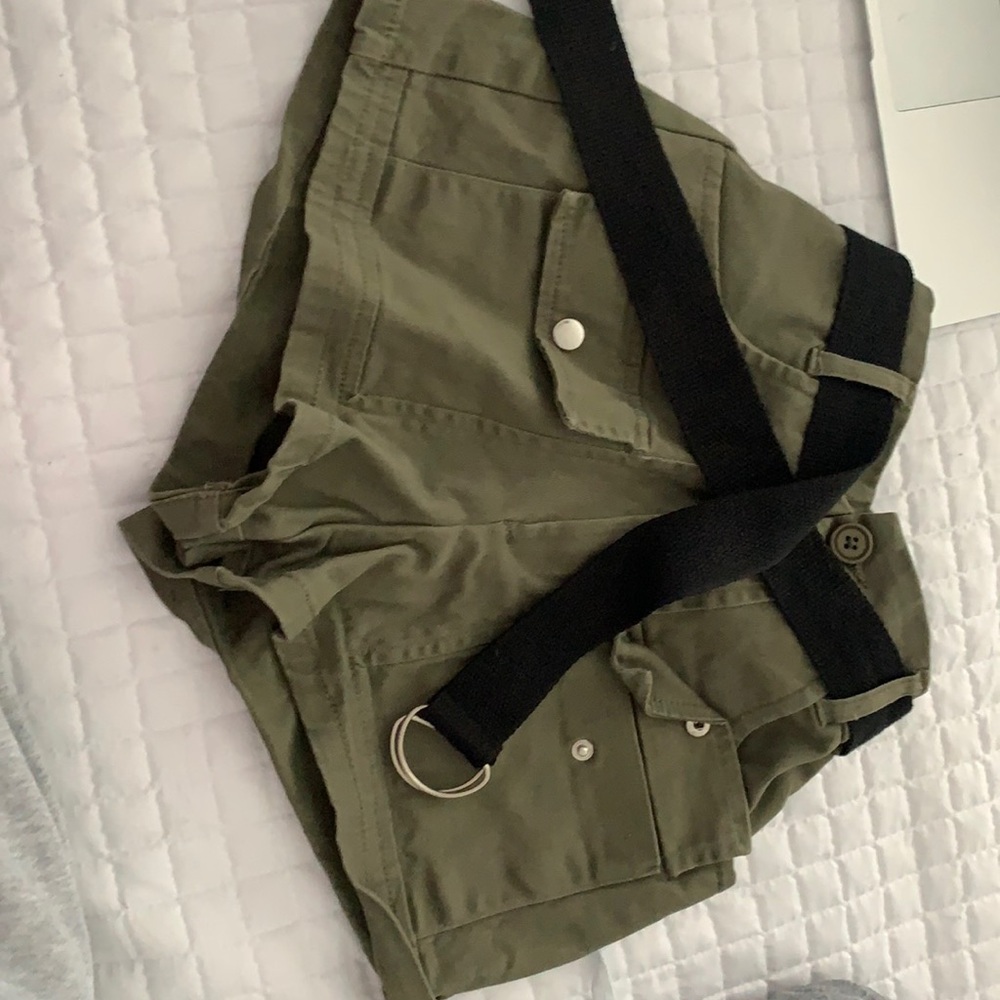 Cacky green cargo shorts